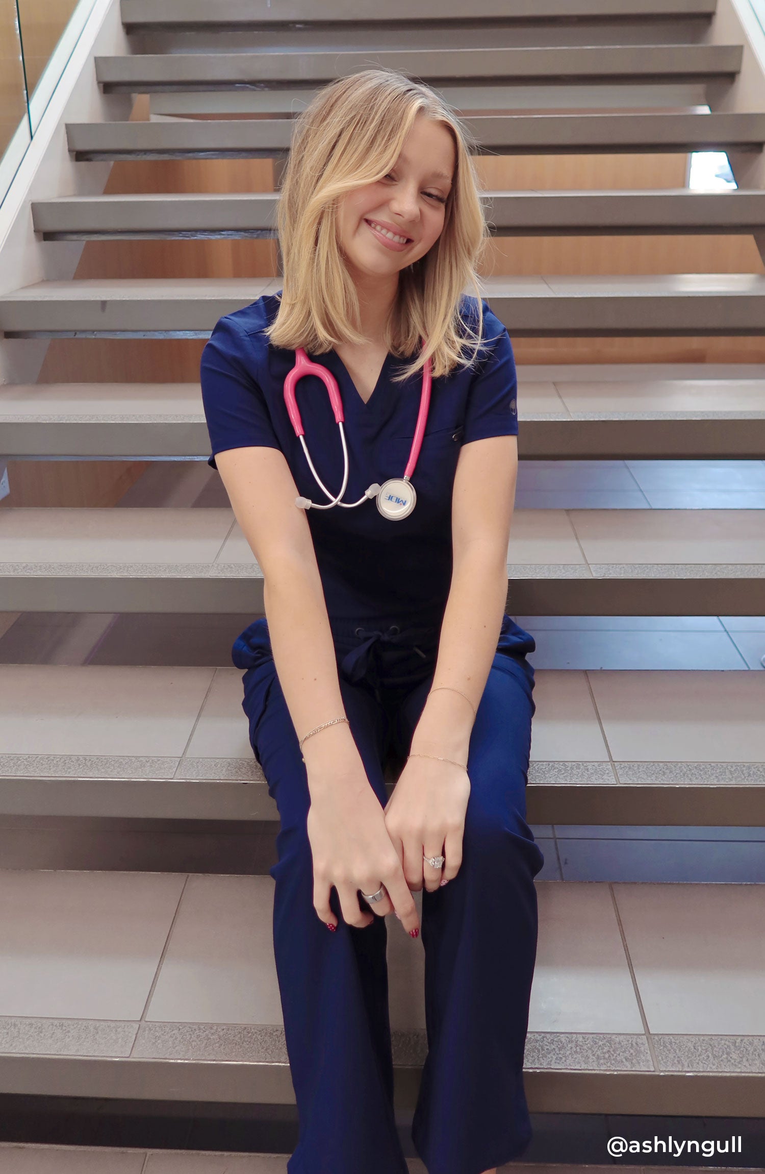 Women's Scrub Top Tuck-In V-Neck Navy Healing Hands Quest Medical Apparel MDF Instruments HH755